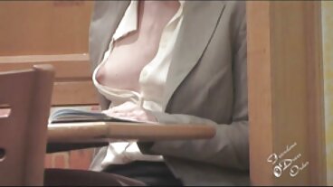 Blond MILF Magnifique mogna kåta kvinnor visar upp en fantastisk kropp i poolen