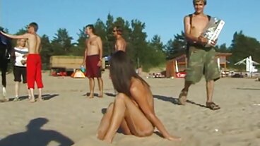 18-årig tonåring gör vad mulliga mogna damer som helst för att få en bil