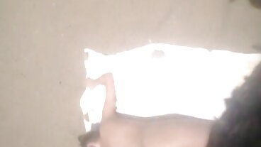 Den fantastiska Ariana går kåta mogna damer röv i mun!
