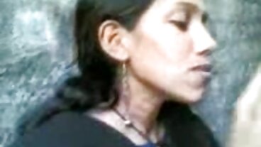 LifeSelector: Sexig slampa ber äldre mogna damer om fittjävla trevägs med dig och Alexa på PorrHD