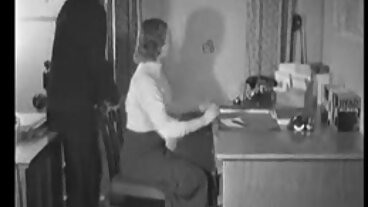 Reality Kings: Jävla Ginebra Bellucci's Ass on a Bed of äldre mogna damer Roses på PorrHD