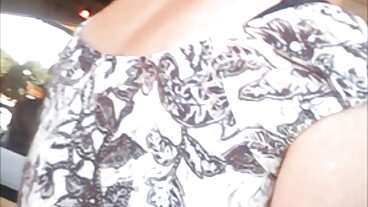 Stretching Singer's Throat med en naken mogen kvinna stor kuk - Dr Donnies kontor