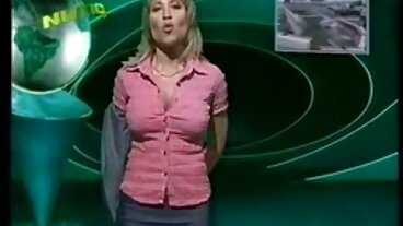 Porrvixen mogenporrfilm Audrey Bitoni sätter sina fantastiska bröst på jobbet