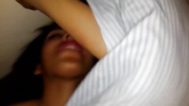 Interracial cockriding äldre mogna damer 69-ing och cum swapping bonanza med Little Caprice