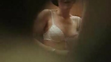 Alessandra Jane är en stygg piga och behöver en mogen kvinna porr smisk från Mästare D